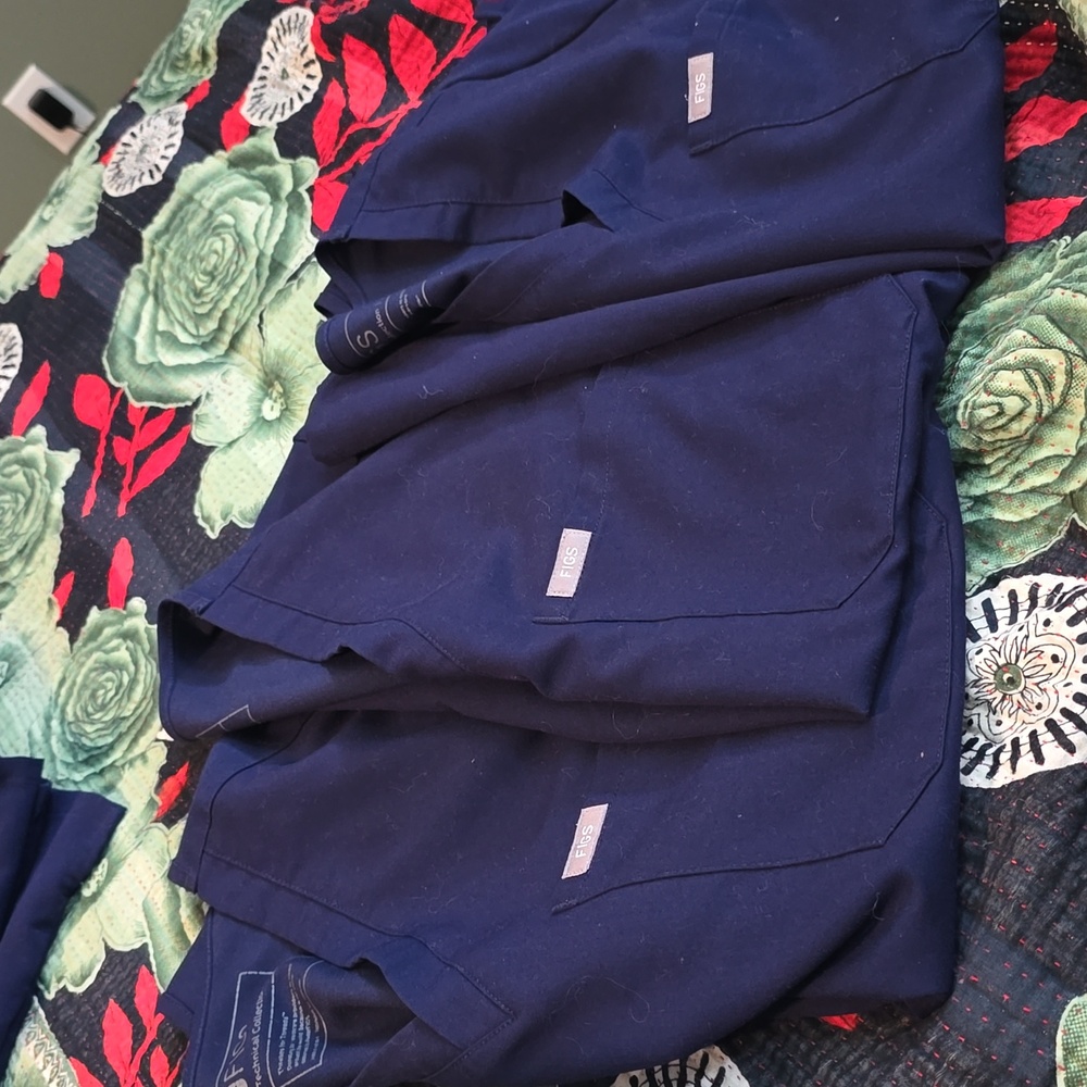 3 large navy casma fig tops